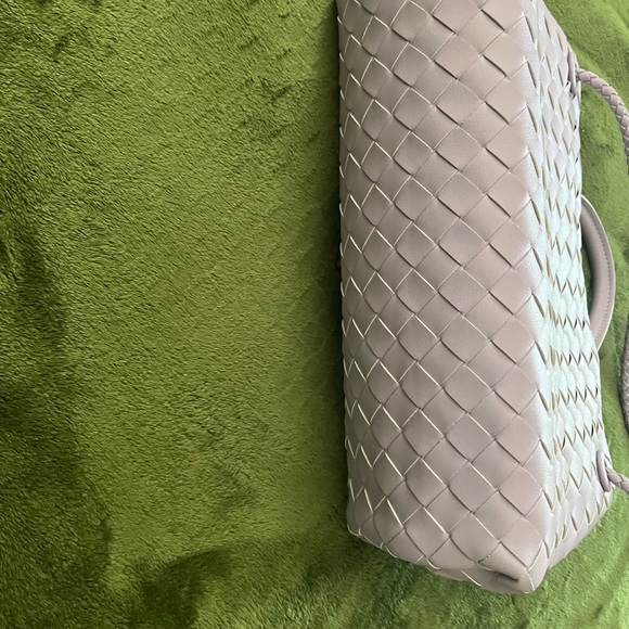 Bottega Veneta inspired  Woven Handbag in light purple with Gold Accent - Picture 9 of 12